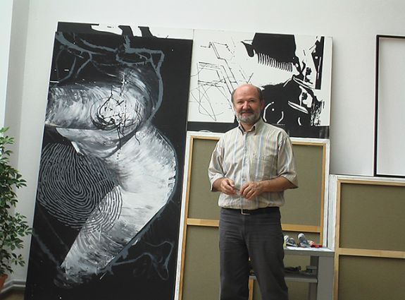 A fekete szín jelentése – Új kiállítás nyílik a csíkszeredai Új Kriterion Galériában